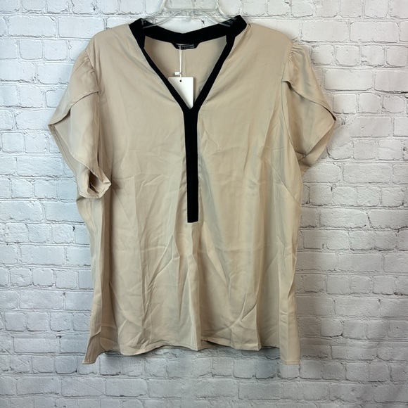 BloomChic Tan & Black Contrast Trim Split Petal Sleeve Blouse Plus Size 2X - Picture 2 of 6